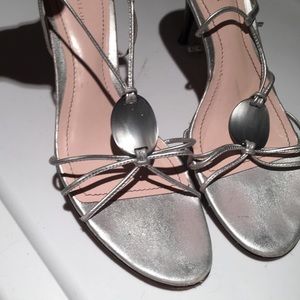 ANN TAYLOR SILVER SANDAL SLING BACK!